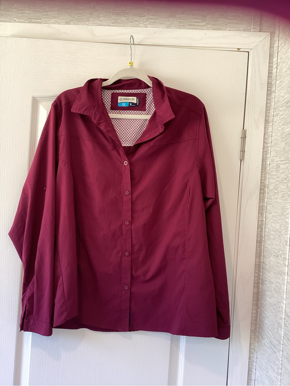 Magellan Outdoors Burgundy Fish Gear Shirt with White Mesh Accents XL EUC